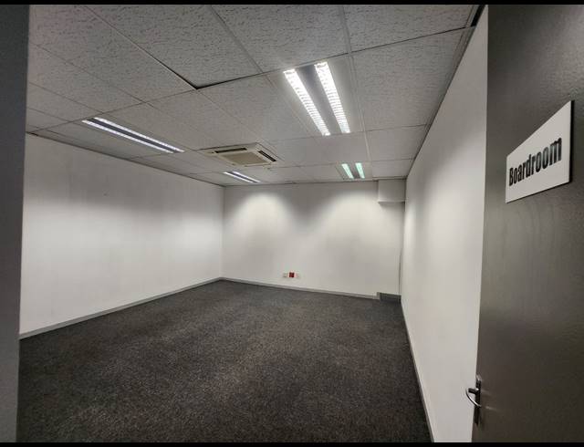 337M² OFFICE TO LET IN RANDJESPARK